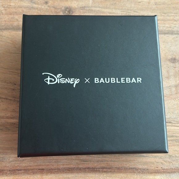 Disney x Baublebar Minnie Mouse colorful bow kiss in the cheek earrings - Picture 4 of 4